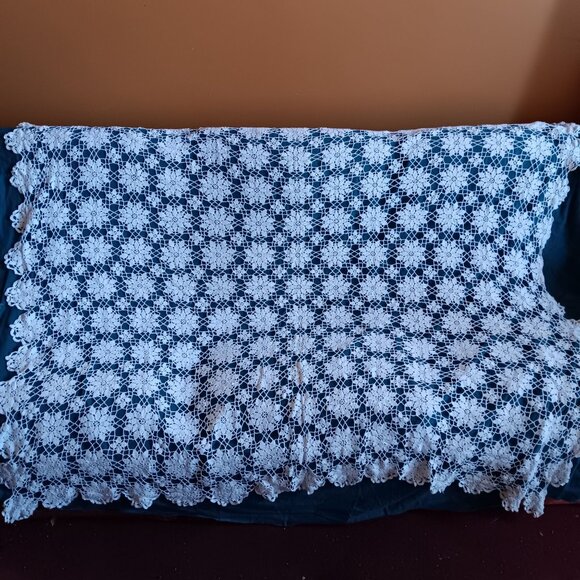 Vintage Hand Crochet Lace Tablecloth Floral Ivory Cotton Boho Farmhouse 70x60 in - Picture 2 of 6